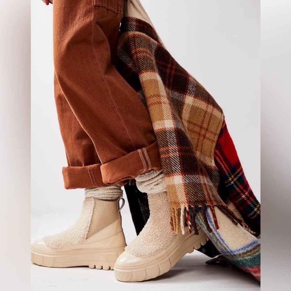 NEW Sorel Women’s Caribou X Waterproof Chelsea Boots Beige Size 5.5